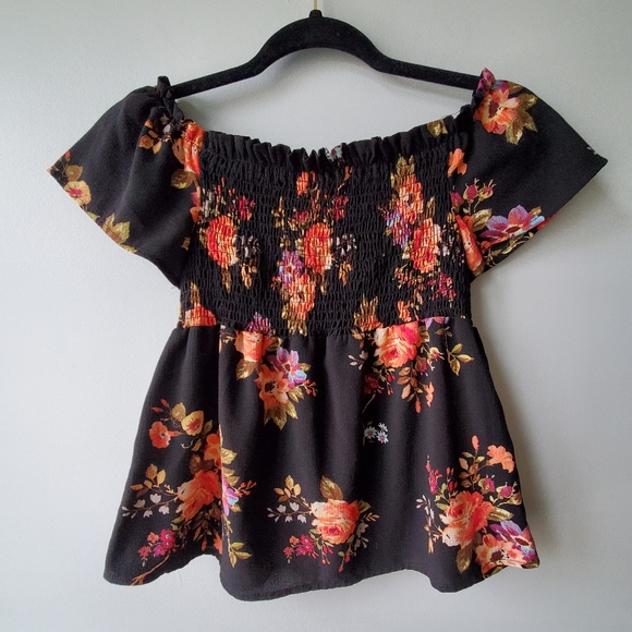 Monteau Peplum Shortsleeve Babydoll Top Size Medium - Picture 2 of 7